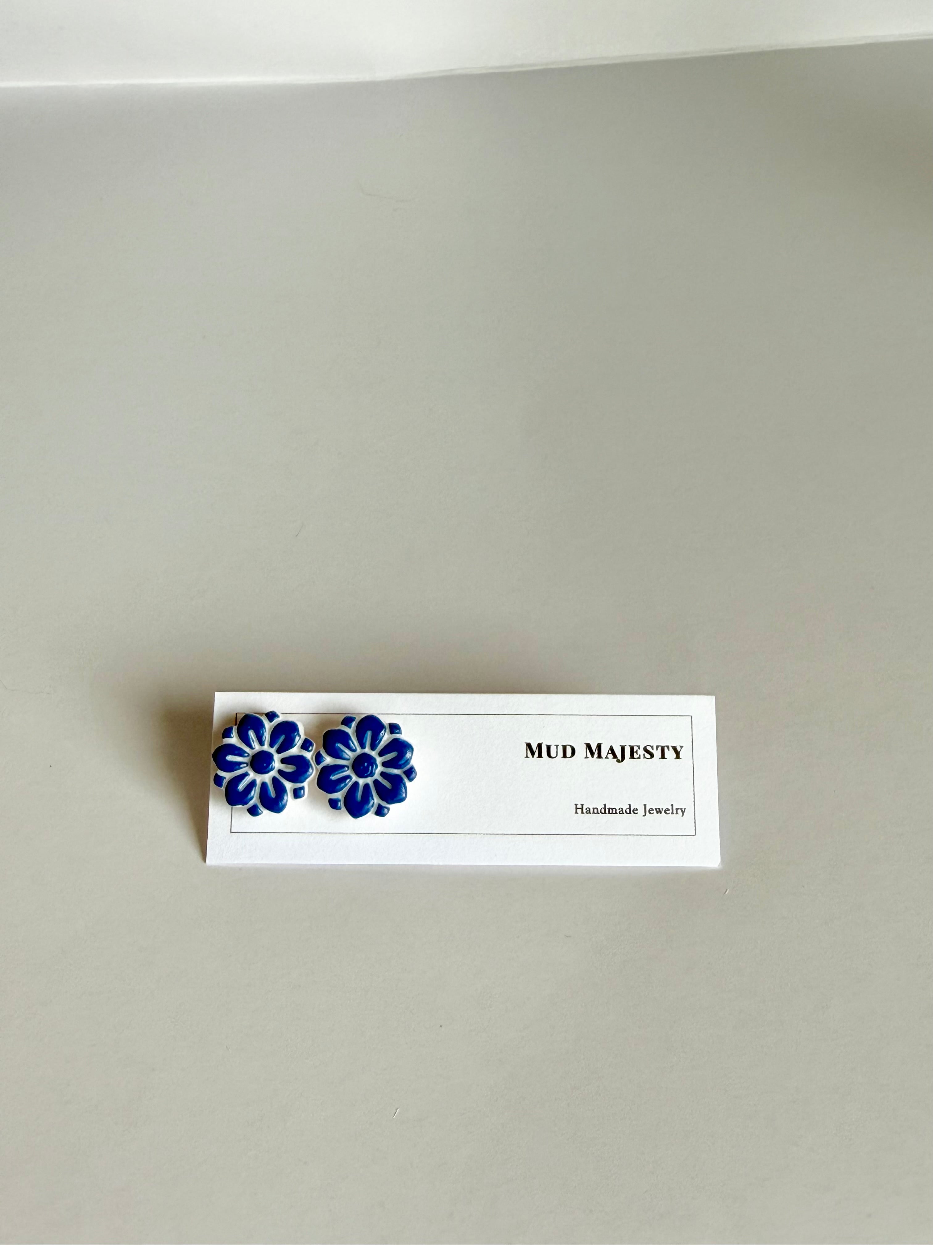 Blue and white clay flower